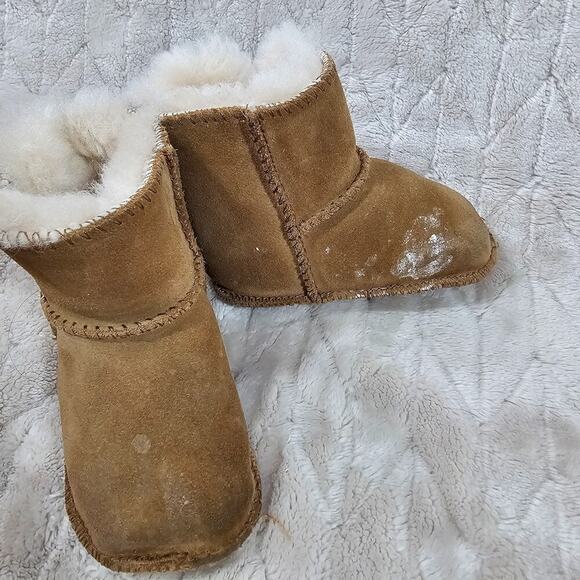 UGG Erin Baby Booties Unisex Small Leather Sherpa Lined Winter Classic Easy On - Picture 3 of 8
